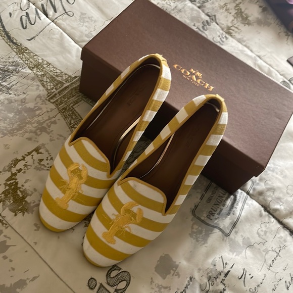 Coach Flats - Picture 1 of 2